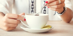 tea in a mug, stir with a spoon sound 